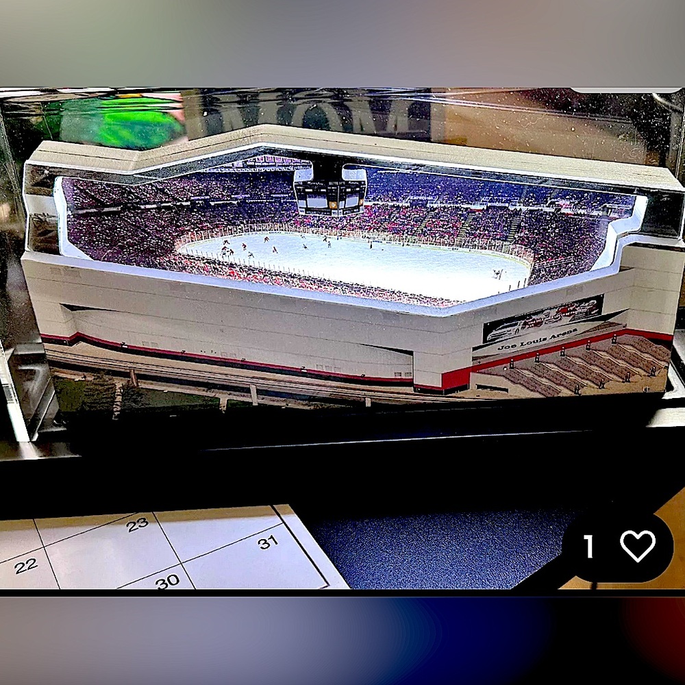 Detroit Red Wings Joe Louis Arena Replica With Led Lights And Case 9” retired
